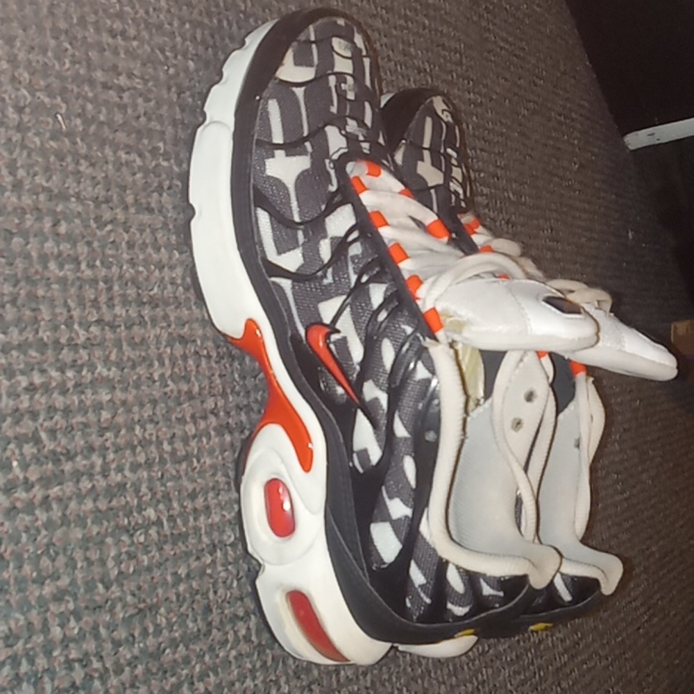 Nike Shoes - Picture 2 of 16